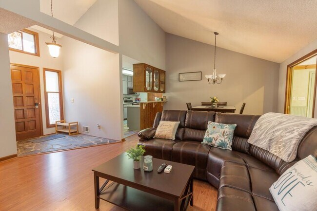 Building Photo - 3915 Stone Creek Cir