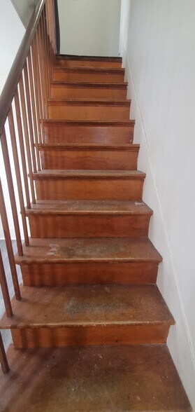 Building Photo - 18 Main St