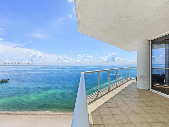 Building Photo - 16425 Collins Ave