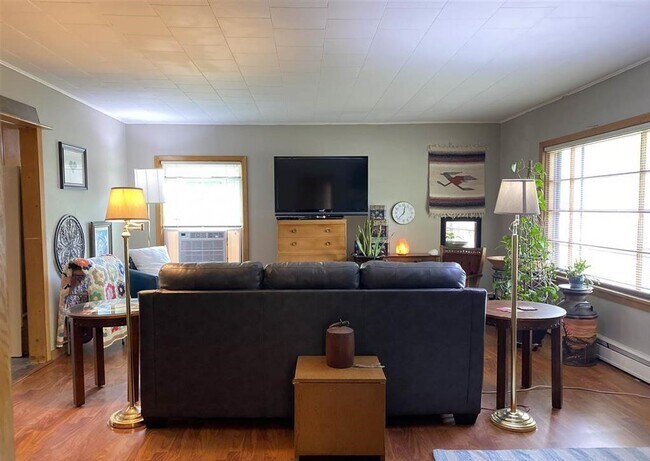 Building Photo - 210 S Bird St