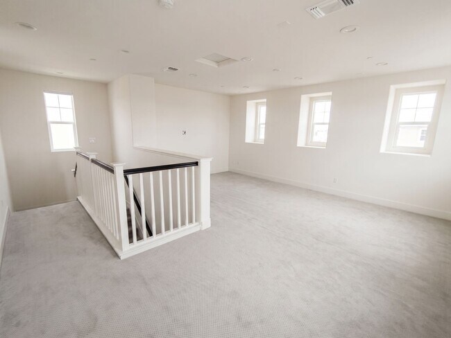 Building Photo - Spacious Alameda Landing Home with Premium Upgrades