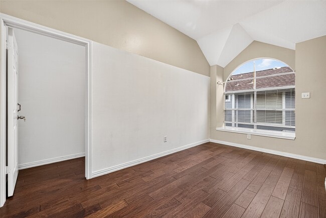 Building Photo - 6311 Drake Elm Dr
