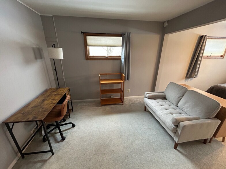 Building Photo - 4994 N Sedgewick Rd