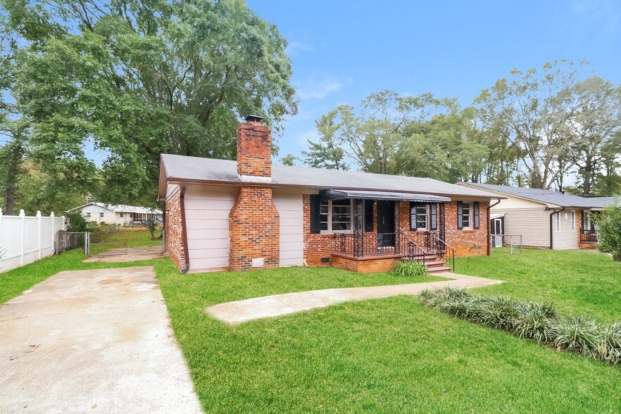 Building Photo - 105 Carver St