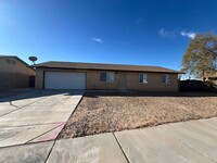 Building Photo - 3 BED 2 BATH IN TRAIL ESTATES!