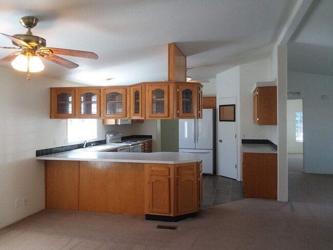 Building Photo - Round Lake Estates