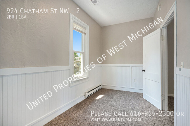 Building Photo - Tours Estimated to Begin 12/9 | 2 Bed 1 Ba...