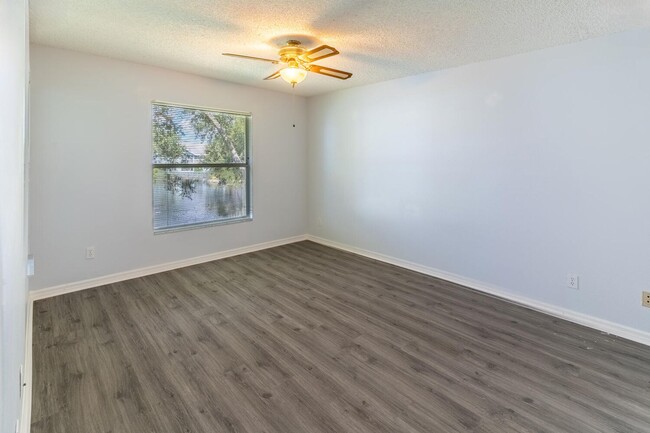 Building Photo - 2 Bedroom- 2 Bath condo with a beautiful l...