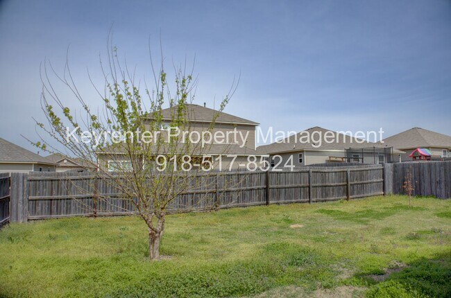 Building Photo - PRICE DECREASE! MOVE IN READY! Gorgeous 3 bed/2 bath!