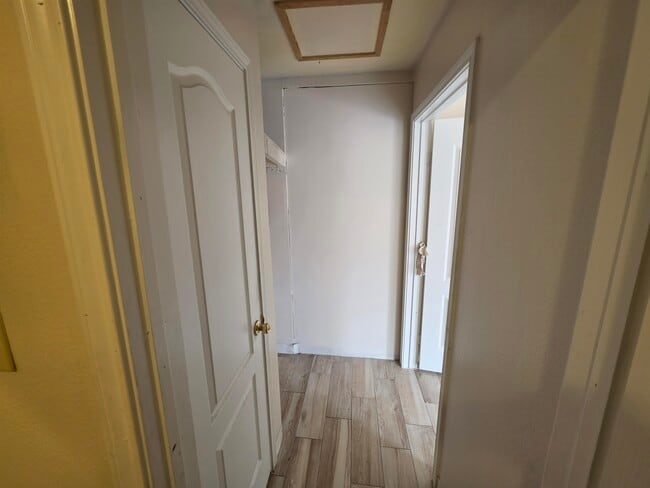 Building Photo - 301 Soria Dr