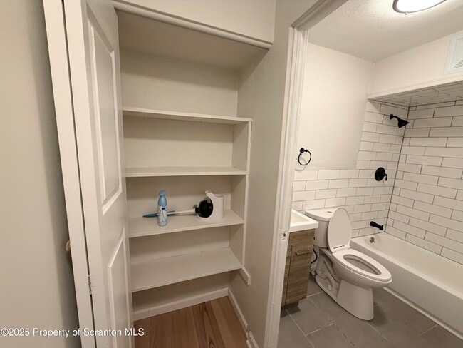 Building Photo - 802 Main St