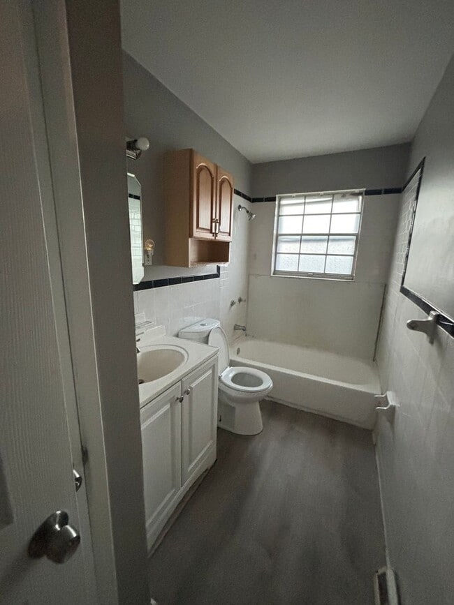 Building Photo - Spacious 4 Bedroom/ 2 Bath Home for Rent !