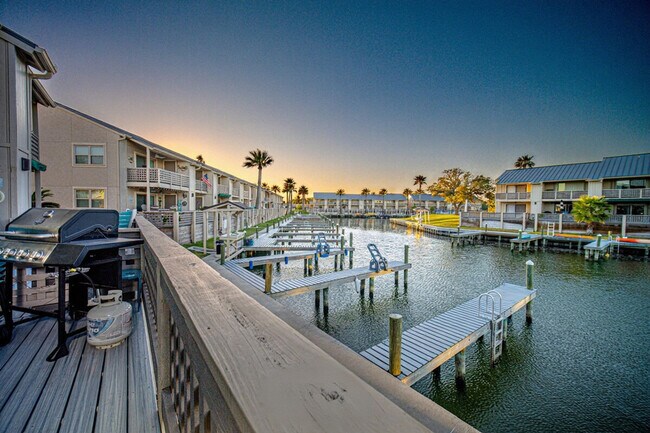 Building Photo - 1902 Bayhouse Dr