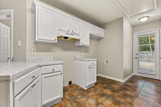 Building Photo - 7016 S Estacada Way