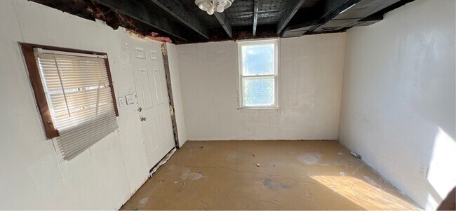 Building Photo - 11418 E 13th St