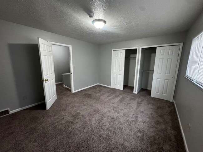 Building Photo - Charming 2-Bedroom Property in Prime Location