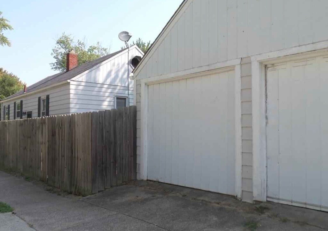 Building Photo - 19104 Kenosha St