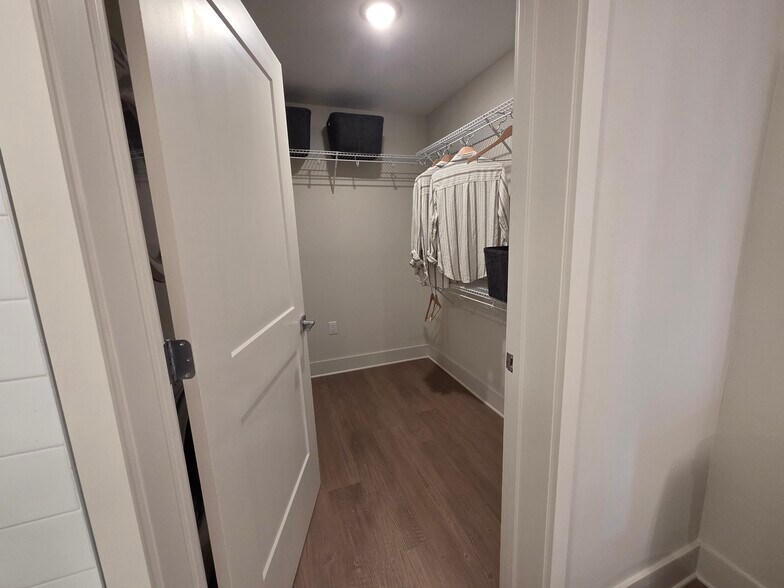 Building Photo - 6710 SW 29th St