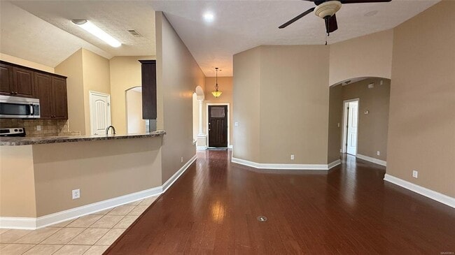 Building Photo - 703 Kingsley Dr