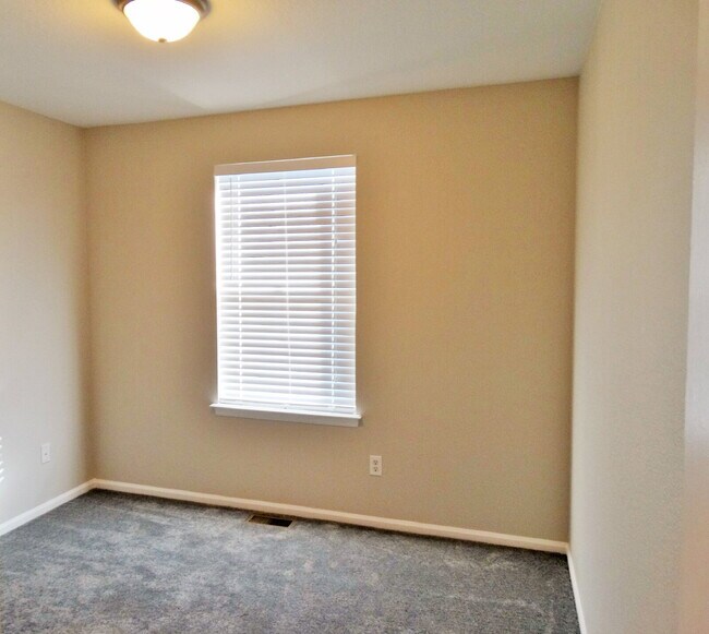 Building Photo - Fantastic Updated 3 Bed 2 Bath 2 Car Garage Duplex at Saddle Rock Ridge in Cherry Creek Schools!!