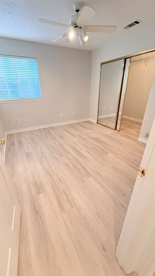 Building Photo - 3 Bedroom/2.5 Bath with den/bonus room and 2 Car Garage