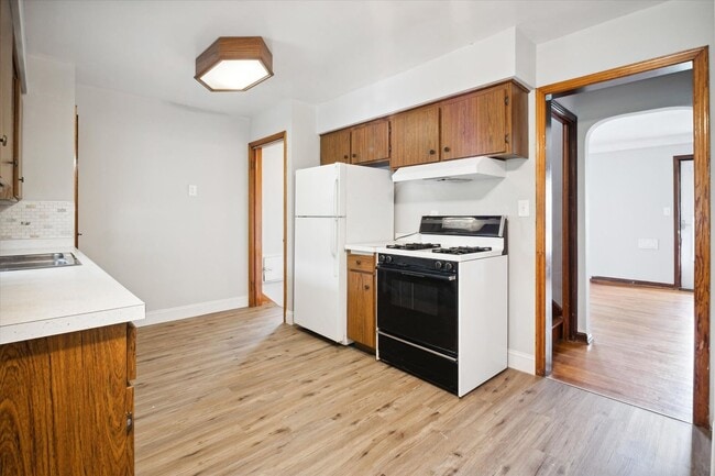 Building Photo - 20700 Goller Ave