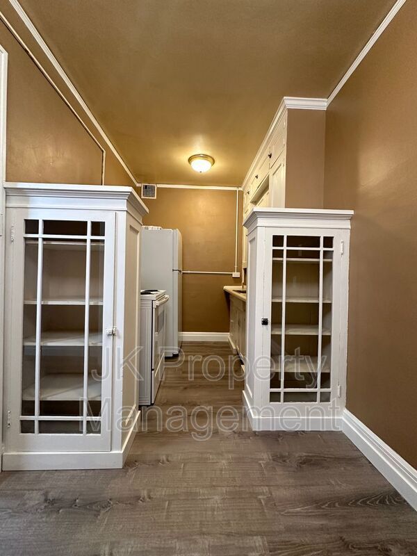 Building Photo - 310 5th St N