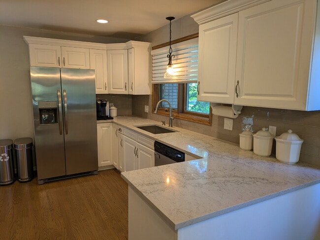 Building Photo - "Spacious 4-Bedroom Retreat with 3.5 Baths...