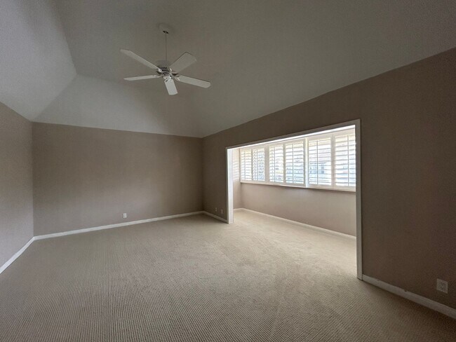 Building Photo - Stunning 4 Bedroom 2.5 Bath Home with Offi...