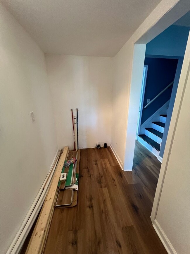 Building Photo - Newly Renovated 2 Bed/1 Bath Single Family...