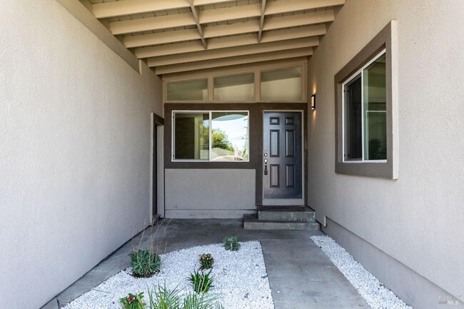 Building Photo - 142 Anita Ct