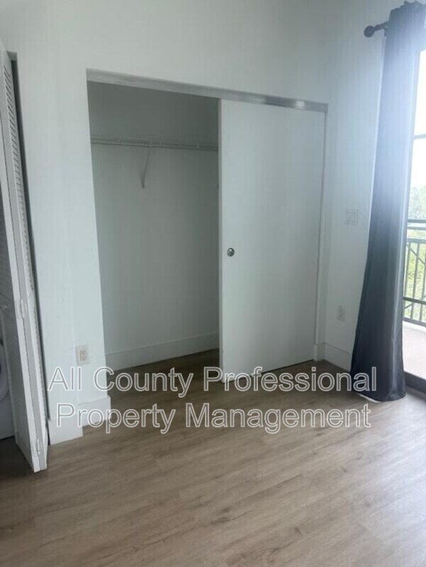 Building Photo - 4100 SW 64th Ave