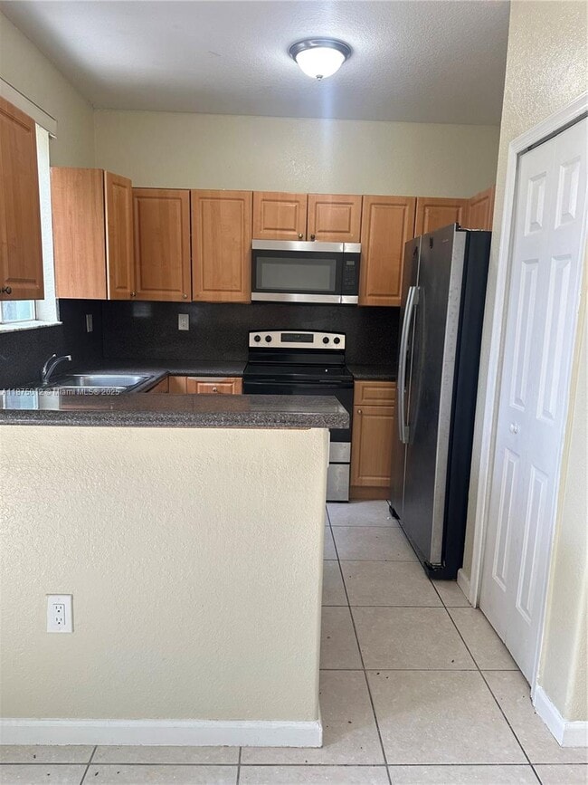 Building Photo - 2834 SE 16th Ave