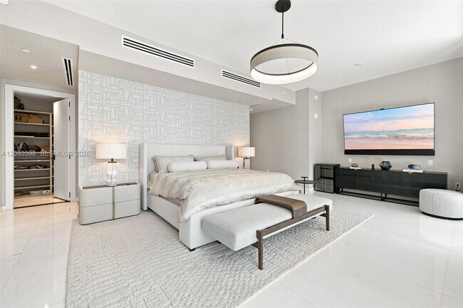 Building Photo - 300 Biscayne Blvd Way