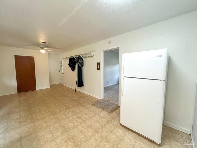 Building Photo - 7121 Marie Ave
