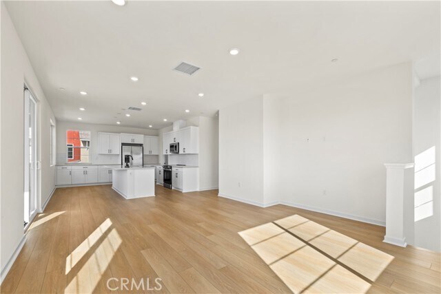 Building Photo - 12985 Royale Dr