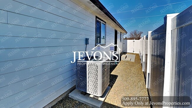 Building Photo - 1912 W Mead Ave