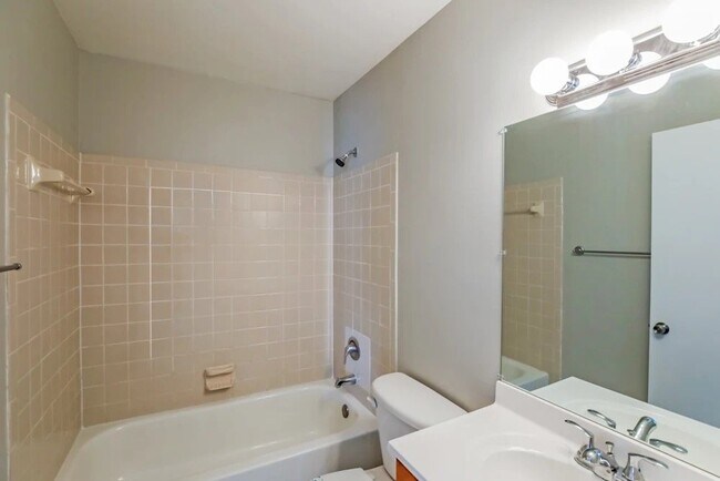 Building Photo - 5885 Lambeth Cir