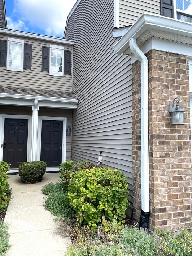 Building Photo - 541 Springbrook Trail N