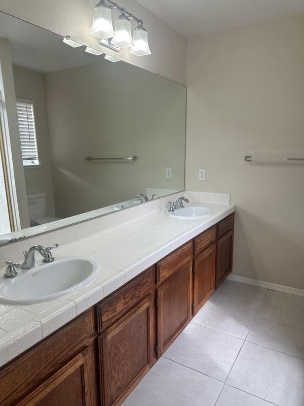 Building Photo - 430 Silvertail Pl