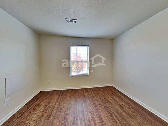 Building Photo - 1245 Cloverview St