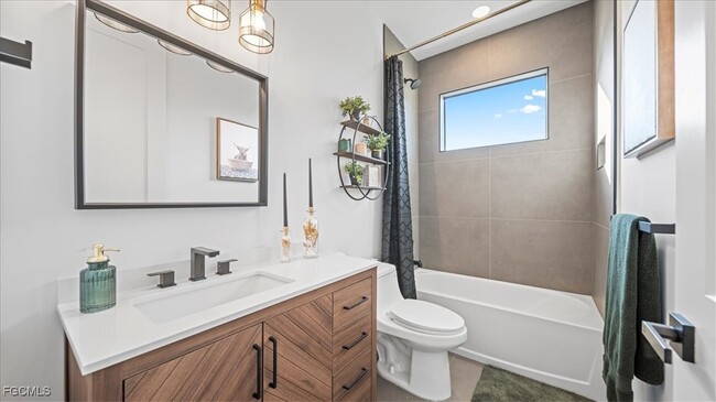 Building Photo - 1017 NE 4th Pl