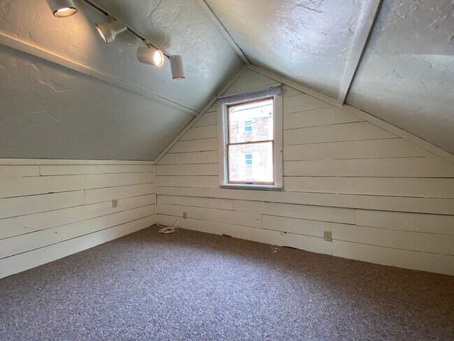 Building Photo - 515 S Fess Ave