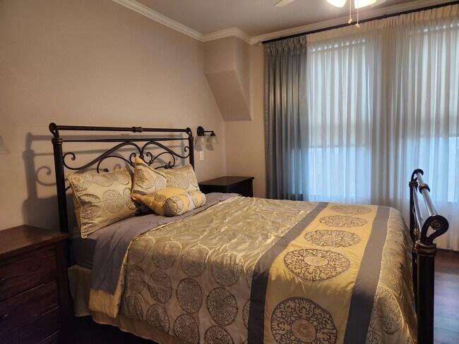 Building Photo - 1170 Peace Portal Dr