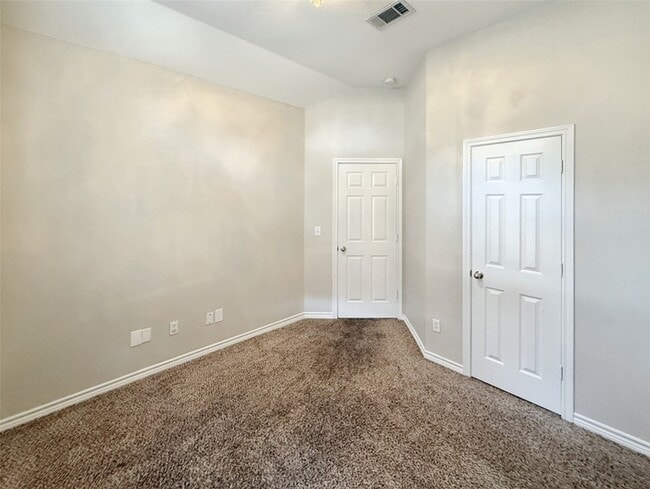 Building Photo - 3104 Hoffman Dr