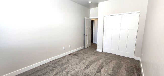 Building Photo - Brand new Townhomes