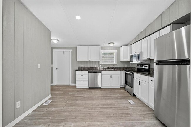 Building Photo - 39256 Lizabeth Cir