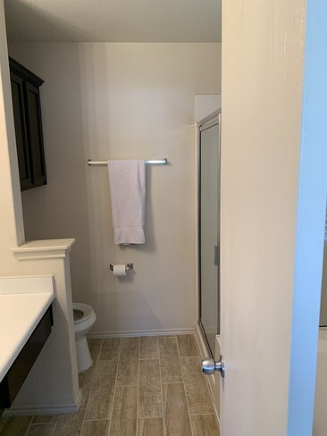 On Suite Master Bath - 8451 Blackstone Cove