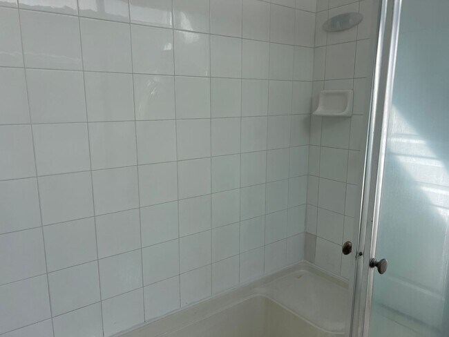 Building Photo - Welcome to your new home in beautiful Venice, Fl!  2 Bedroom 2 Bath w/ Den