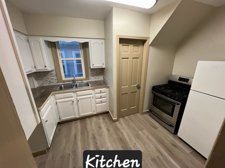 Building Photo - 205 Clark St